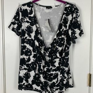 NWT Talbots black/white flowered shirt sleeved top MP. Top wrapped with rushing